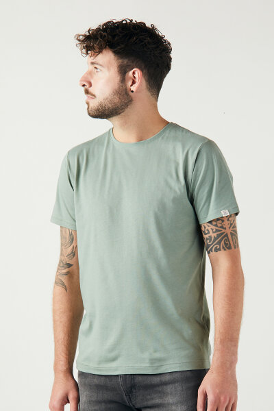 Basic T-Shirt