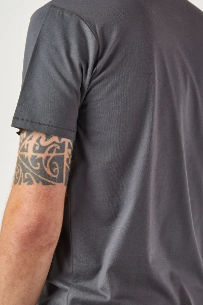 Basic T-Shirt