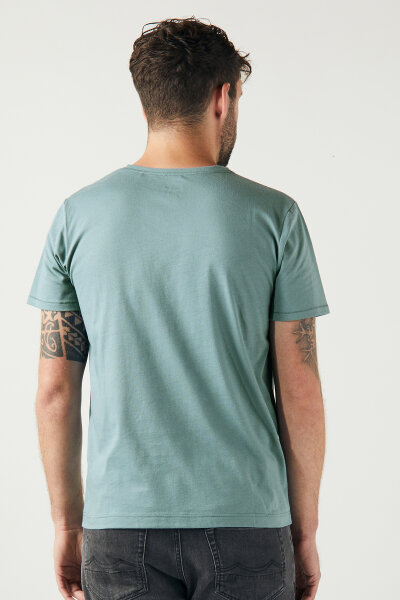 Basic T-Shirt