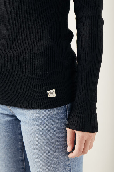 Hanna Turtleneck SWISS EDITION