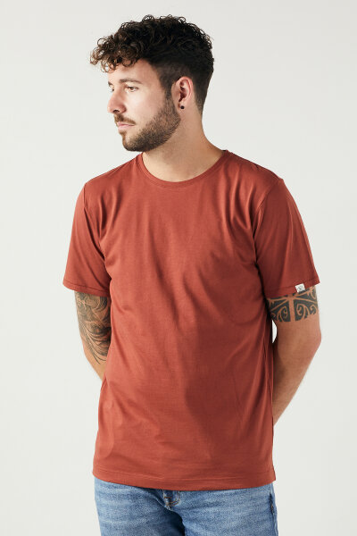 Basic T-Shirt